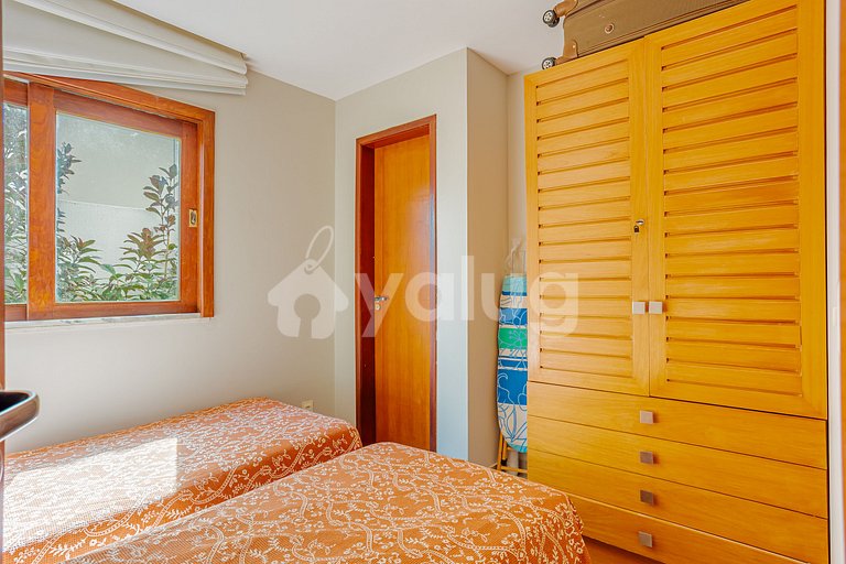 Great 4-Suite House with Pool in Guarajuba