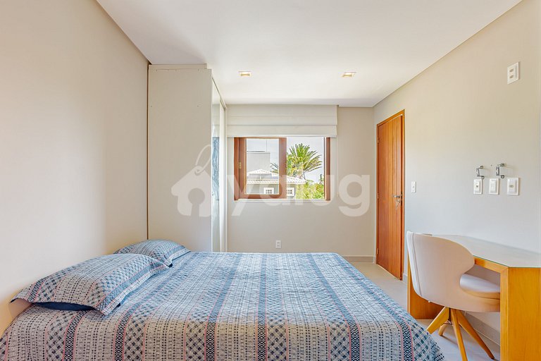 Great 4-Suite House with Pool in Guarajuba