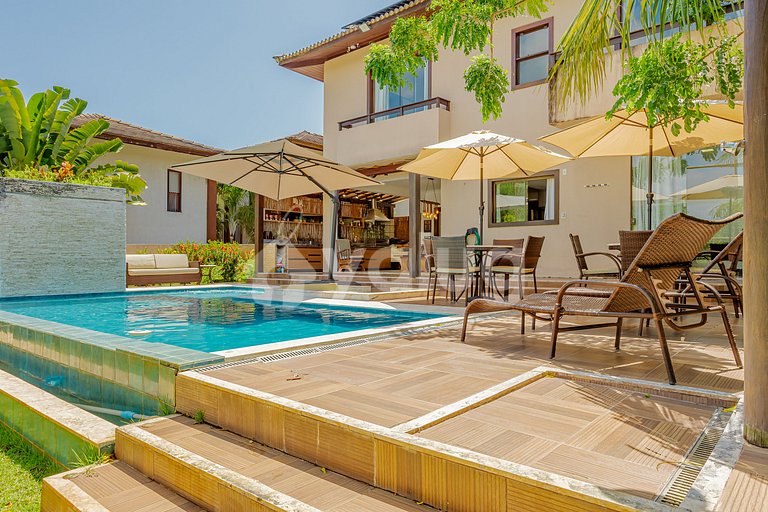 Casa completa de Alto Padrão com piscina em Praia do Forte