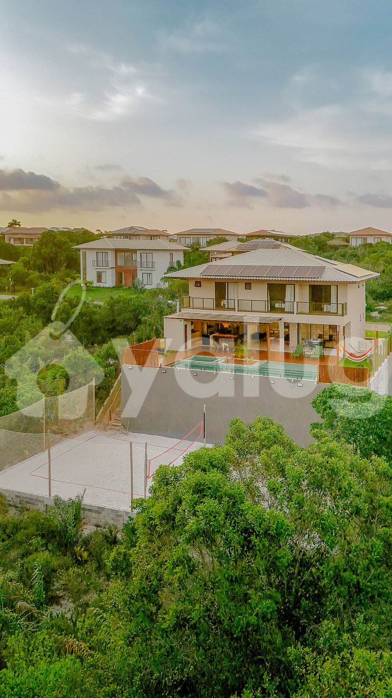 Luxury house with hot tub and 6 suites.