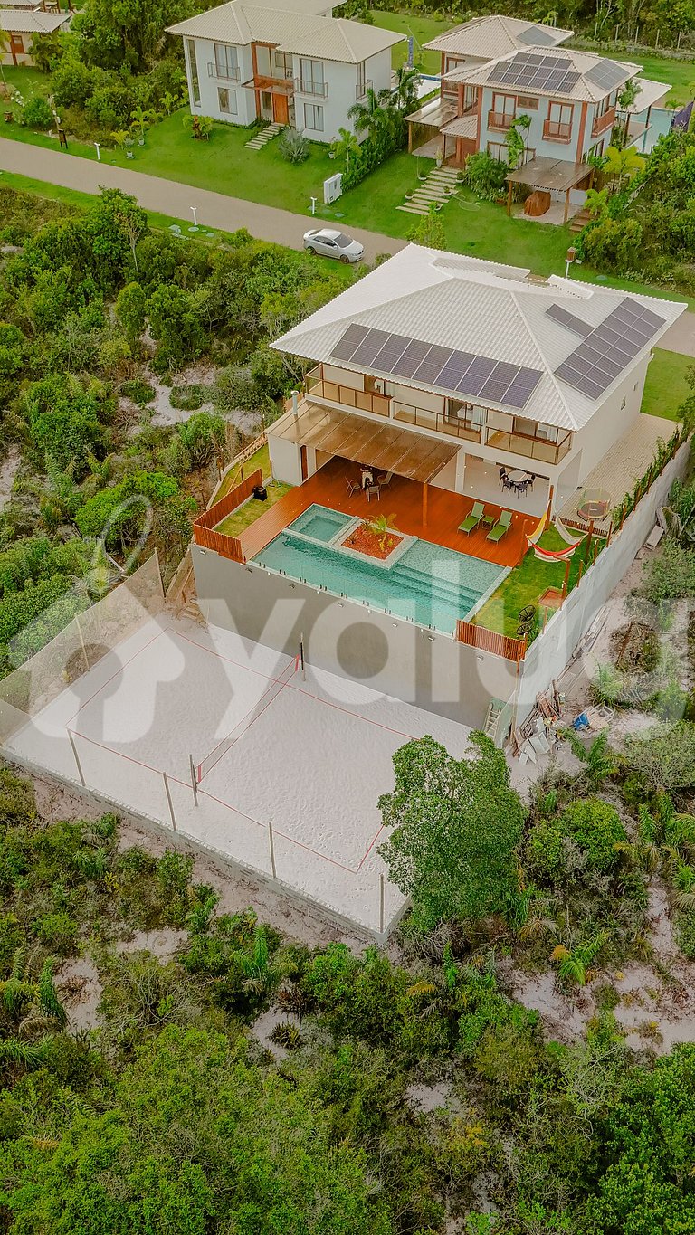 Luxury house with hot tub and 6 suites.