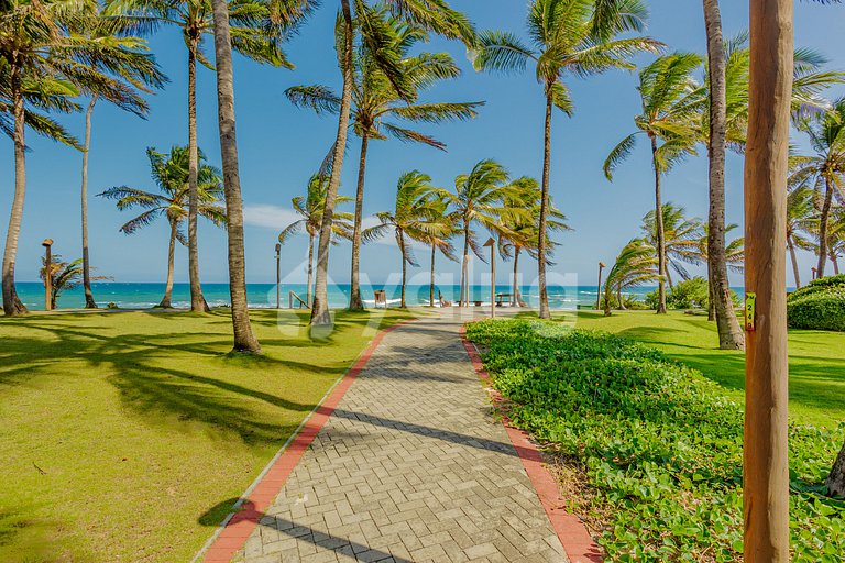 Luxury mansion with 5 suites, beachfront with private pool.