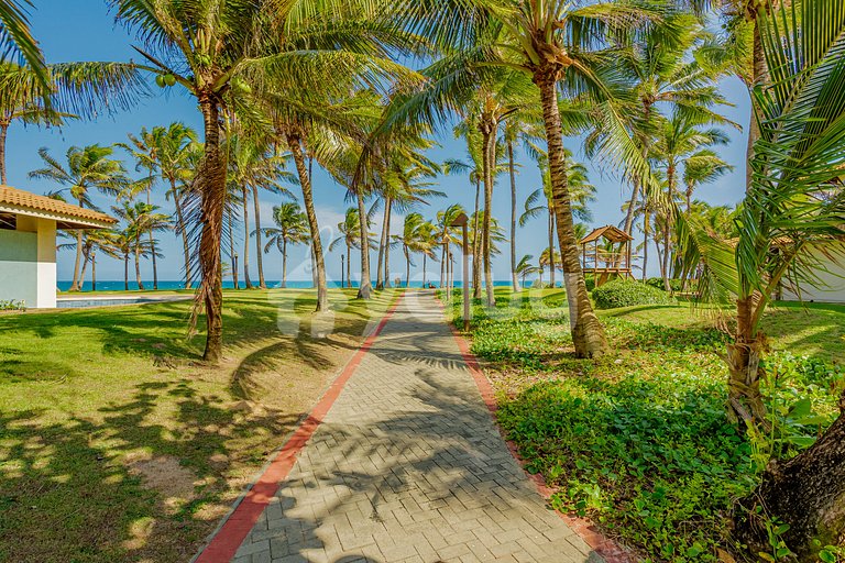 Luxury mansion with 5 suites, beachfront with private pool.