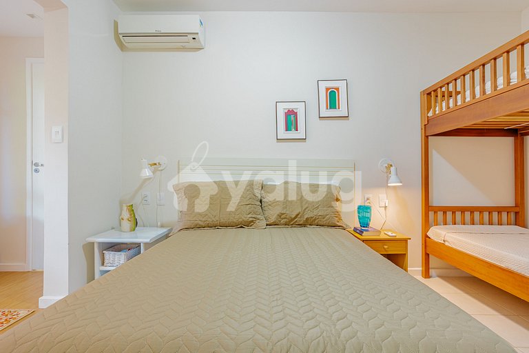 Mansión de lujo con 5 suites frente al mar y piscina privada