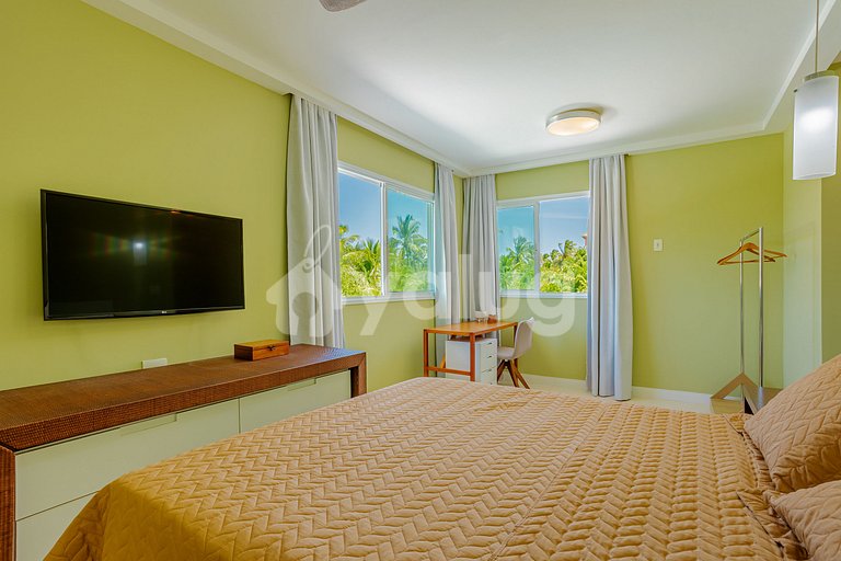 Luxury mansion with 5 suites, beachfront with private pool.