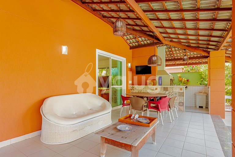 Luxury mansion with 5 suites, beachfront with private pool.