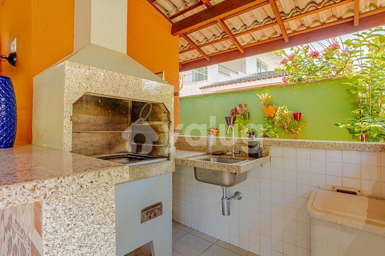 Luxury mansion with 5 suites, beachfront with private pool.