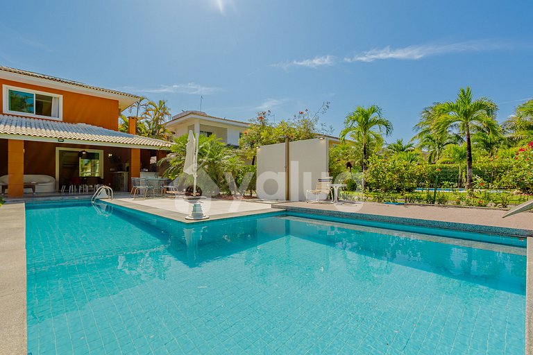 Luxury mansion with 5 suites, beachfront with private pool.