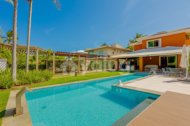 Luxury mansion with 5 suites, beachfront with private pool.