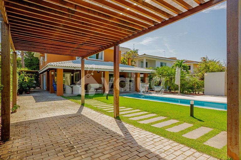 Mansión de lujo con 5 suites frente al mar y piscina privada