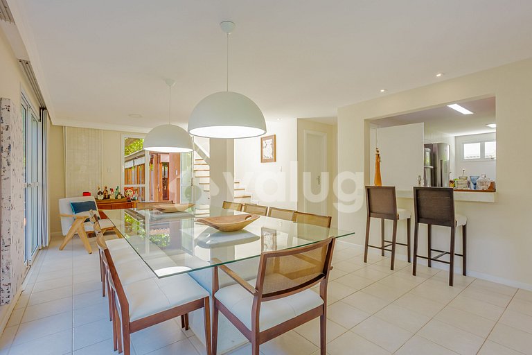 Luxury mansion with 5 suites, beachfront with private pool.