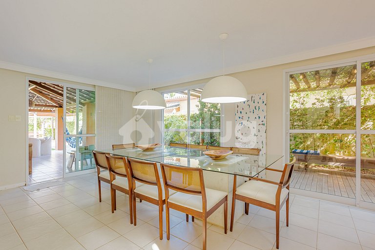 Luxury mansion with 5 suites, beachfront with private pool.