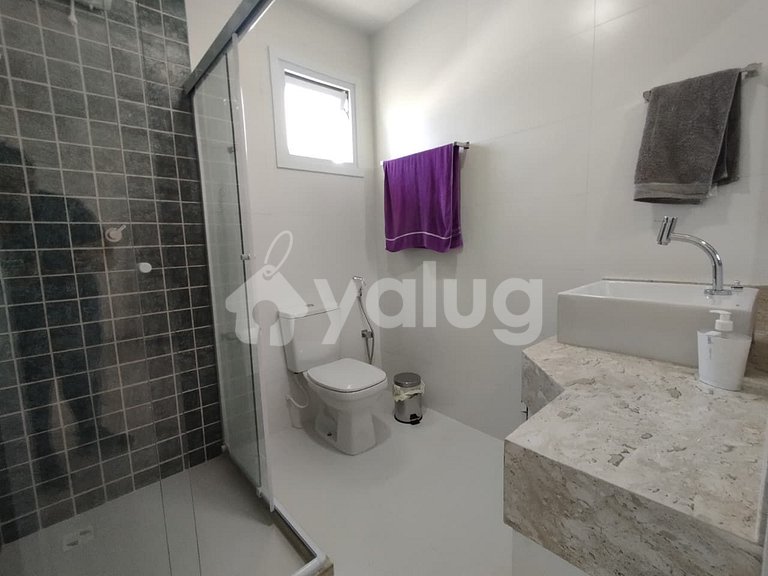 GB137 Wonderful 5-Bedroom House Just 350m from the Beach