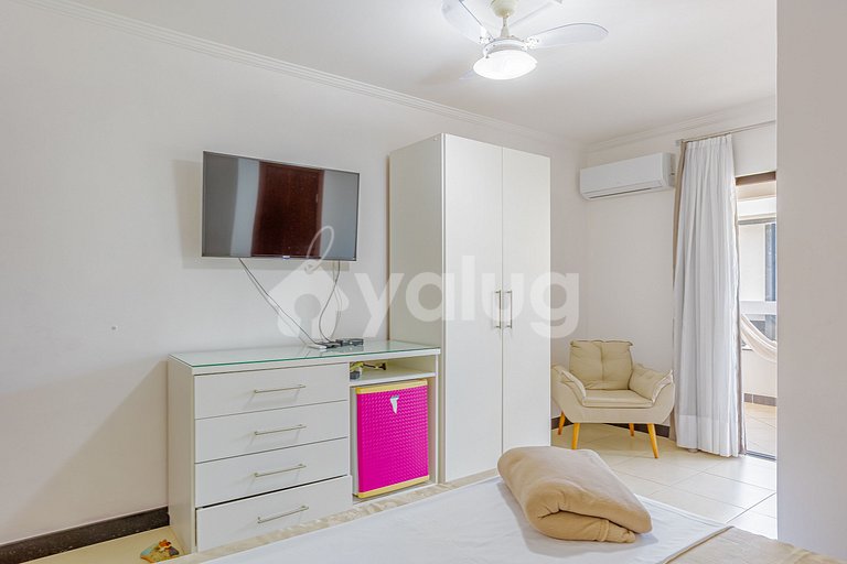 House 8 Bedrooms 50m from the Beach - Guarajuba