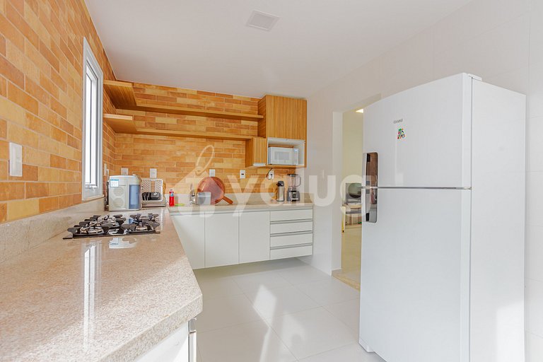 Beautiful House with Pool, 5 Bedrooms, 350m from the Beach