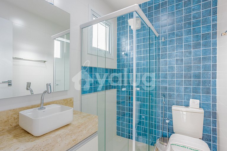 Beautiful House with Pool, 5 Bedrooms, 350m from the Beach