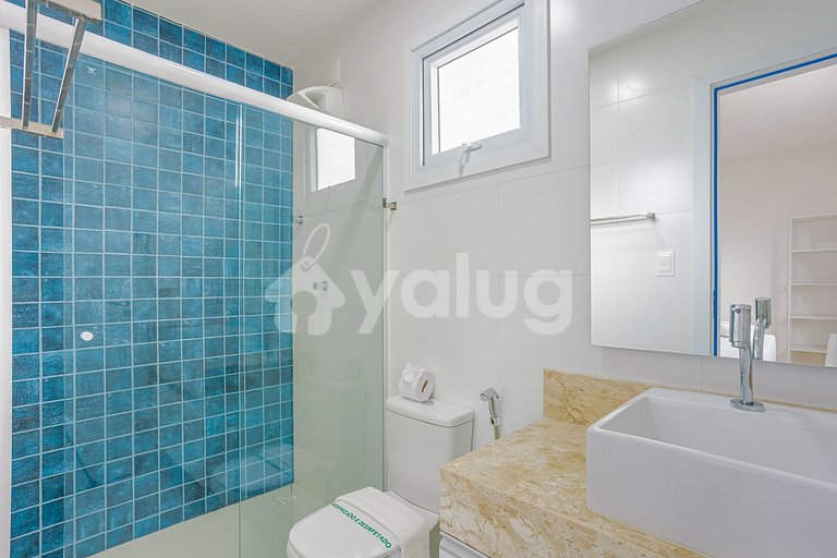 Beautiful House with Pool, 5 Bedrooms, 350m from the Beach