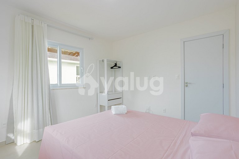 Beautiful House with Pool, 5 Bedrooms, 350m from the Beach