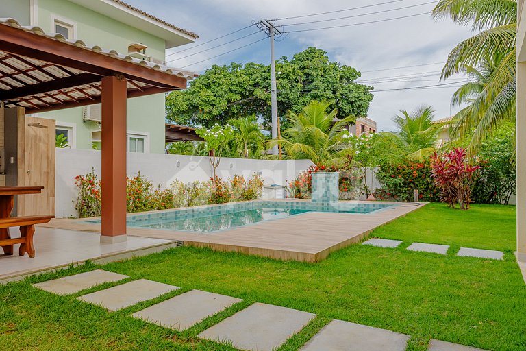 Beautiful House with Pool, 5 Bedrooms, 350m from the Beach