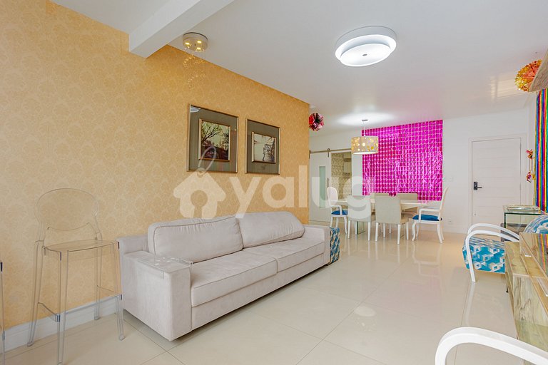 3/4 Apartment with a VIP Box View at the Ondina Carnival Cir