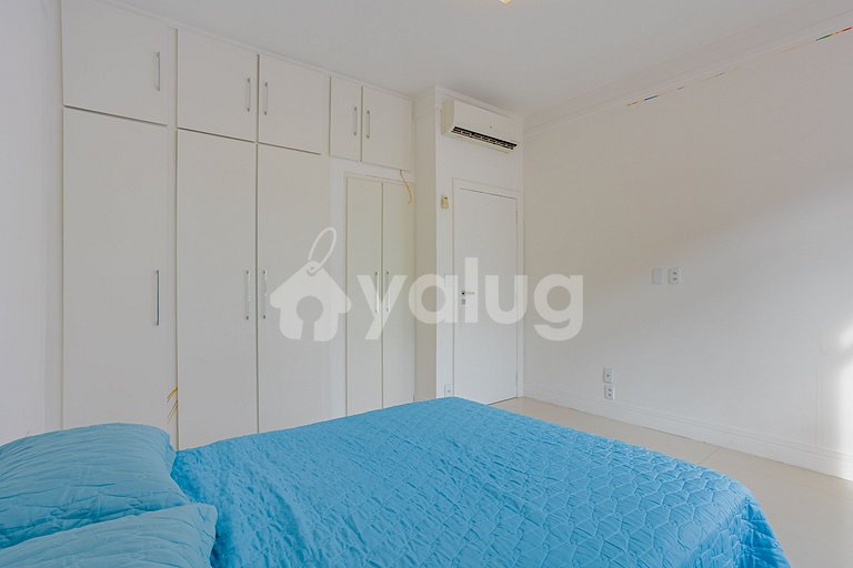 3/4 Apartment with a VIP Box View at the Ondina Carnival Cir