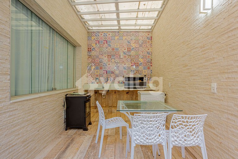 3/4 Apartment with a VIP Box View at the Ondina Carnival Cir