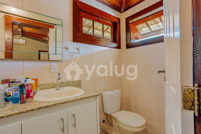 Excellent 6 bedroom house 200m from the beach-Praia do Forte