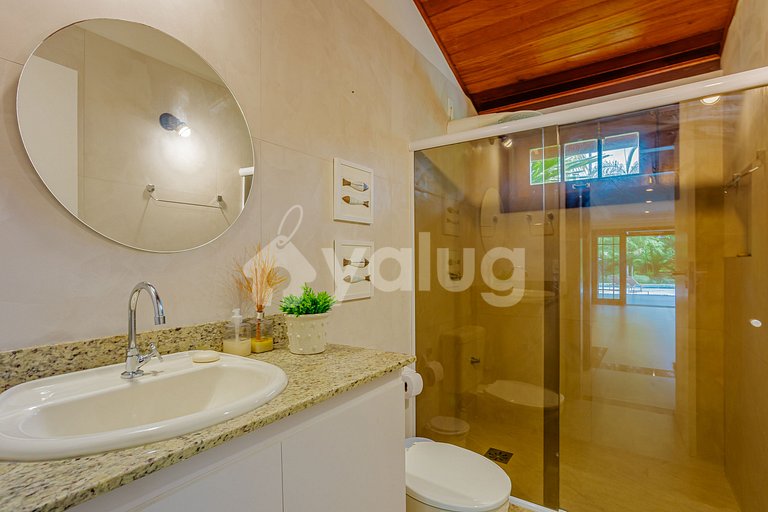 Excellent 6 bedroom house 200m from the beach-Praia do Forte