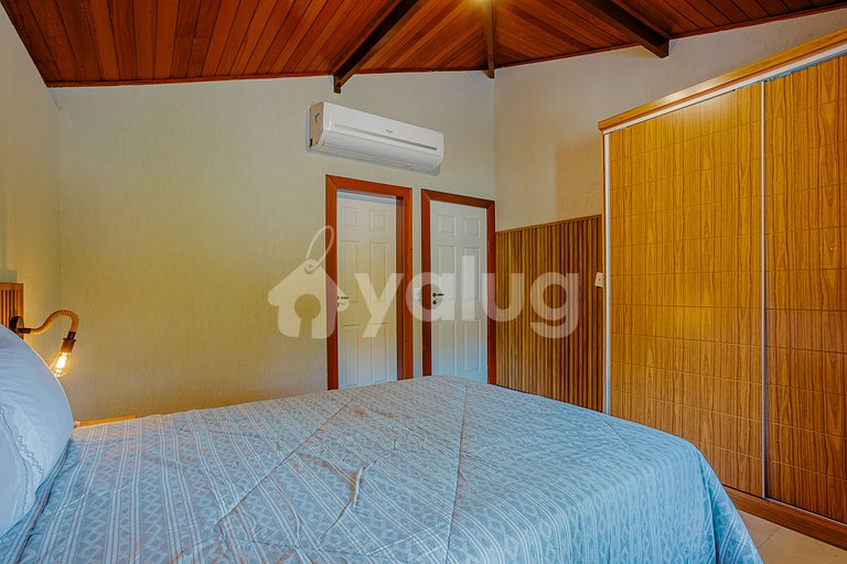 Excellent 6 bedroom house 200m from the beach-Praia do Forte