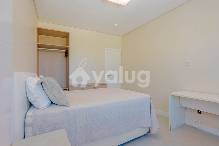 Beautiful House with Pool, 7 Bedrooms - Guarajuba