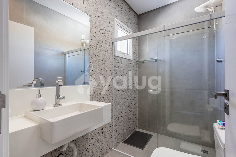 Beautiful House with Pool, 7 Bedrooms - Guarajuba