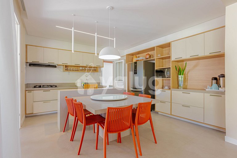 Beautiful House with Pool, 7 Bedrooms - Guarajuba