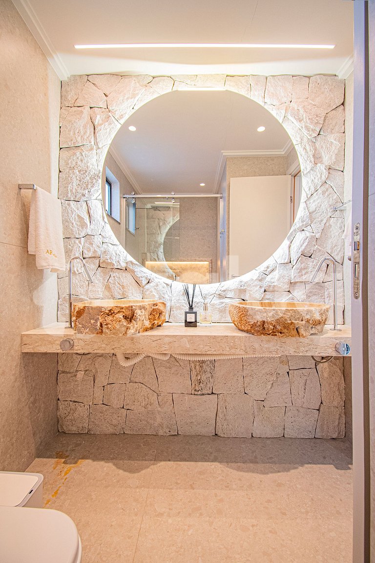 Beachfront Apartment with Ocean View - Guarajuba