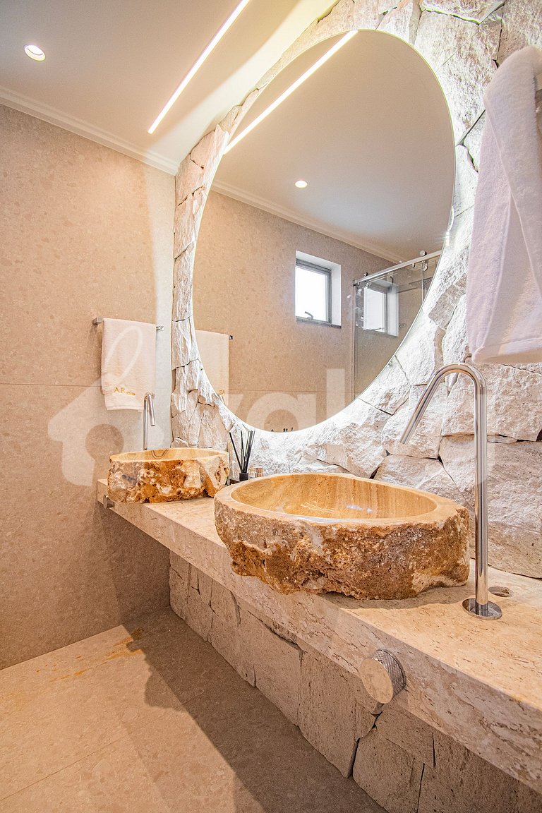 Beachfront Apartment with Ocean View - Guarajuba