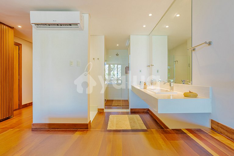 GB129 Luxury Beachfront House - Guarajuba