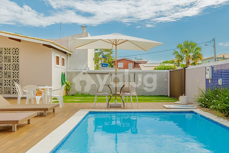 Excelente Casa c/ 8 quartos e piscina a 350m da praia