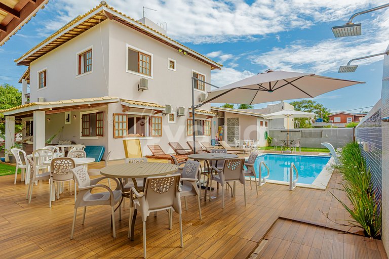 Excelente Casa c/ 8 quartos e piscina a 350m da praia