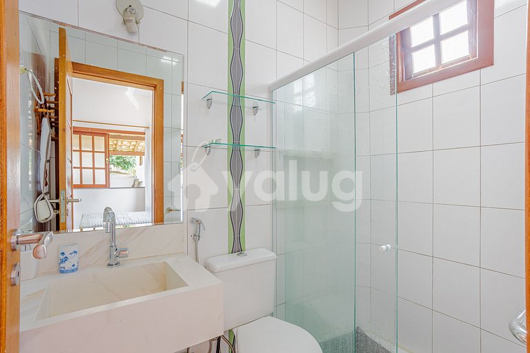 Excelente Casa c/ 8 quartos e piscina a 350m da praia