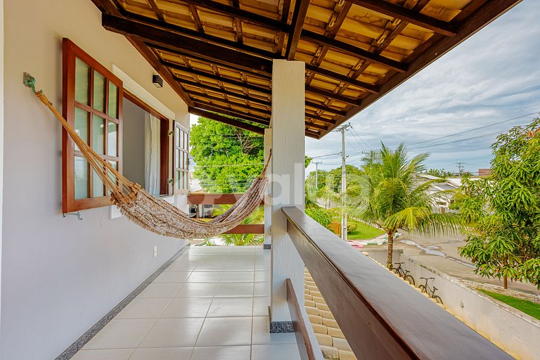 Excelente Casa c/ 8 quartos e piscina a 350m da praia