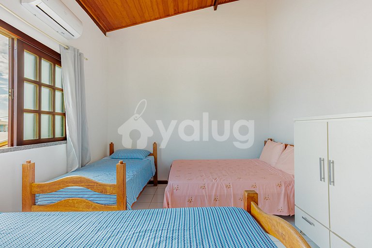 Excelente Casa c/ 8 quartos e piscina a 350m da praia