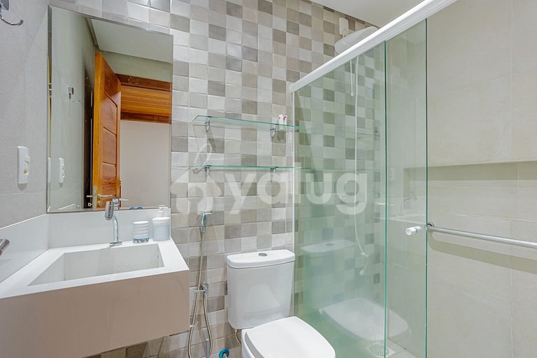 Excelente Casa c/ 8 quartos e piscina a 350m da praia