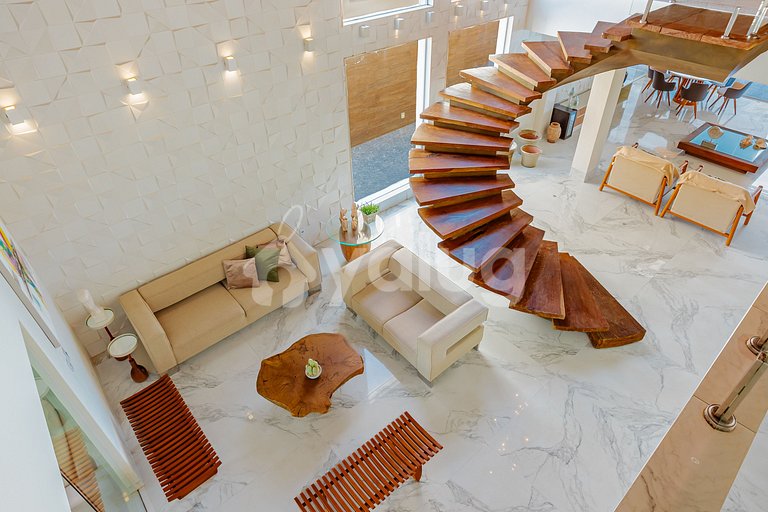 GB143 Beautiful Beachfront Mansion with 6 Suites and Pool