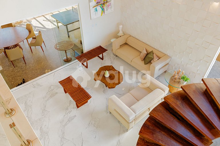 GB143 Beautiful Beachfront Mansion with 6 Suites and Pool