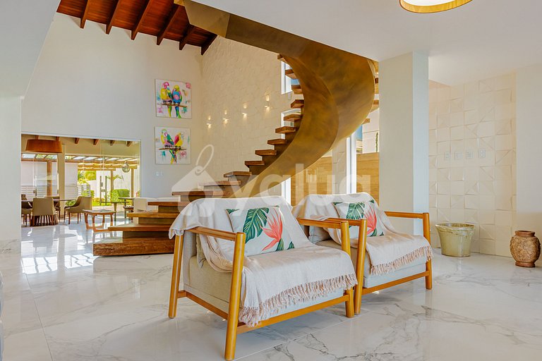 GB143 Beautiful Beachfront Mansion with 6 Suites and Pool