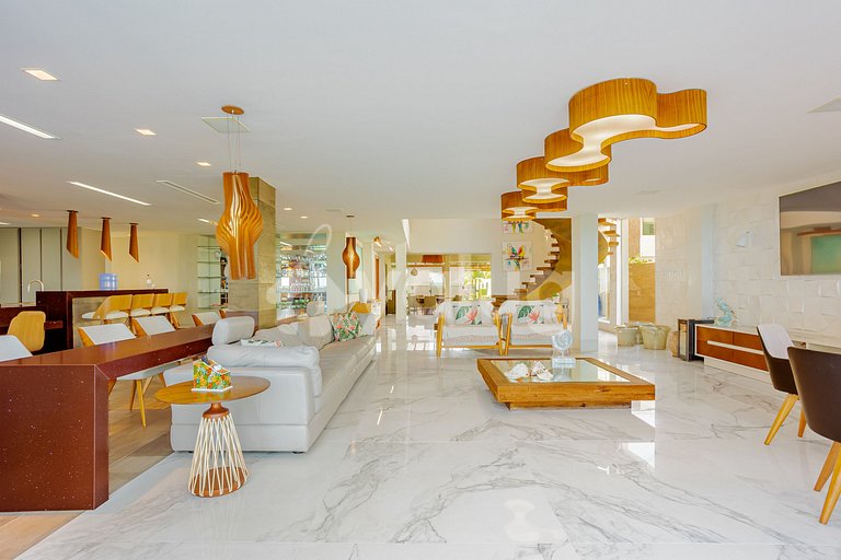 GB143 Beautiful Beachfront Mansion with 6 Suites and Pool