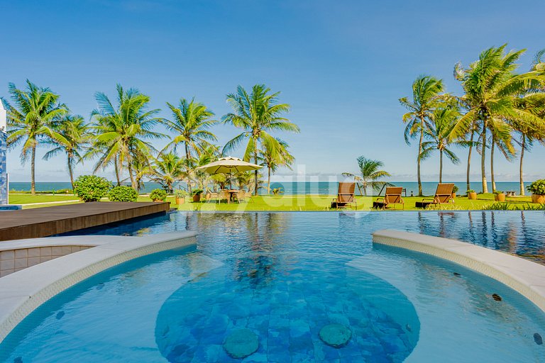 GB143 Beautiful Beachfront Mansion with 6 Suites and Pool