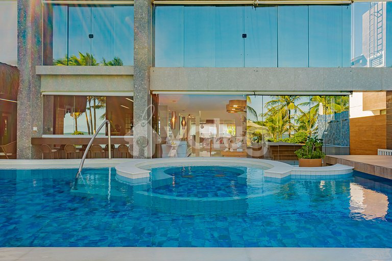 GB143 Beautiful Beachfront Mansion with 6 Suites and Pool