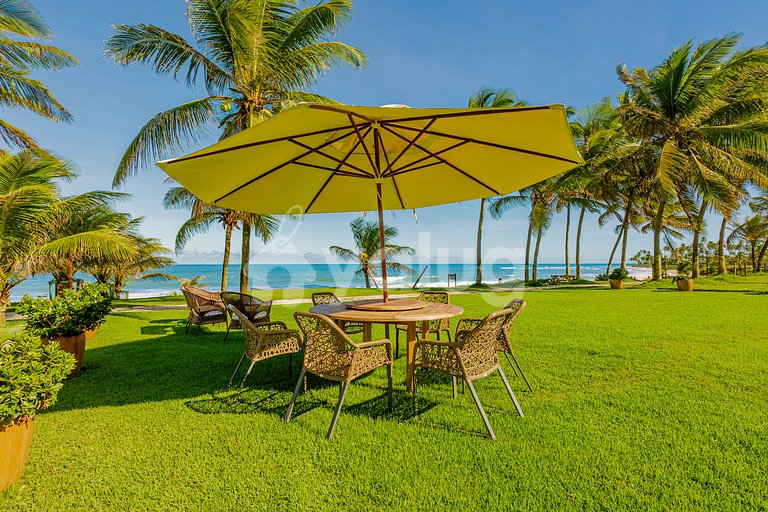 GB143 Beautiful Beachfront Mansion with 6 Suites and Pool