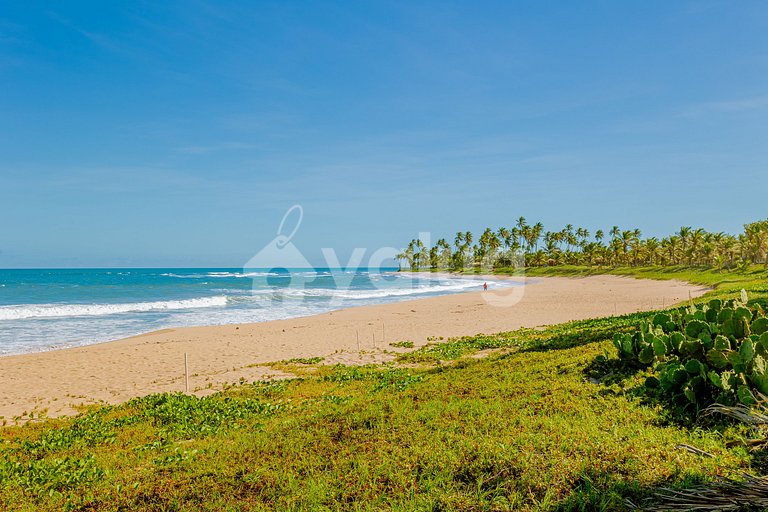 GB143 Beautiful Beachfront Mansion with 6 Suites and Pool