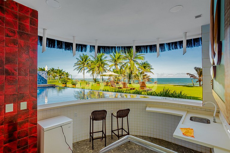 GB143 Beautiful Beachfront Mansion with 6 Suites and Pool